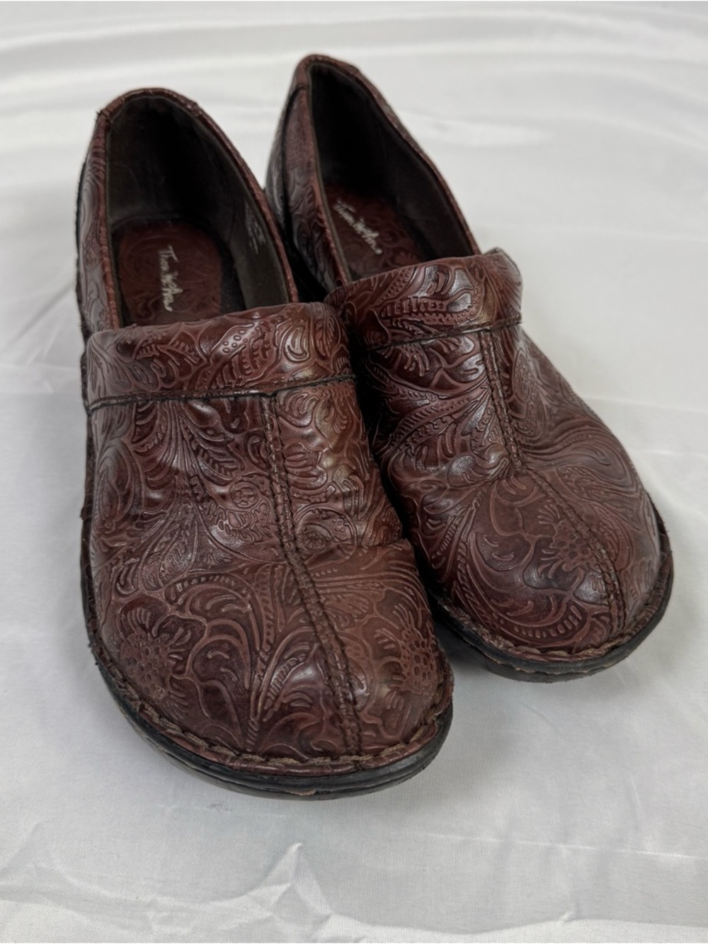 Thom McAn Brown Embossed Faux Leather Loafers Women 8W Wide Comfort Slip On